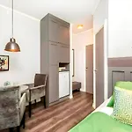 Hotel apartamentowy Airport 3*